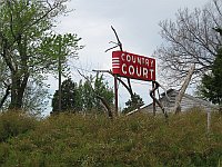 USA - White Oak OK - Abandoned Country Court Motel Neon Sign (16 Apr 2009)